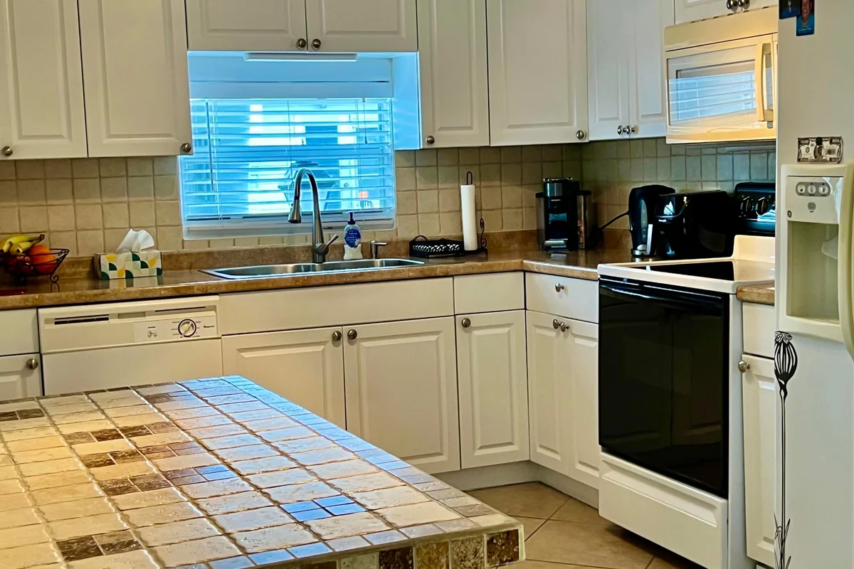 3325 South St, Hollywood: photo 1 of 39