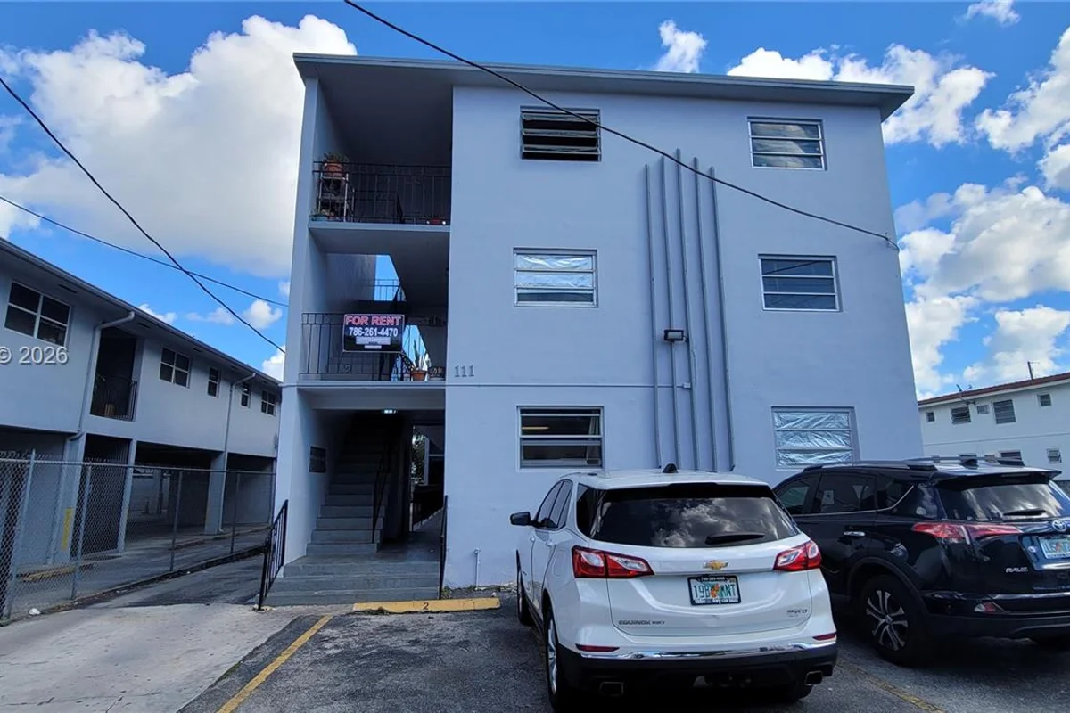 111 SW 18th Ave #3, Miami: photo 1 of 17