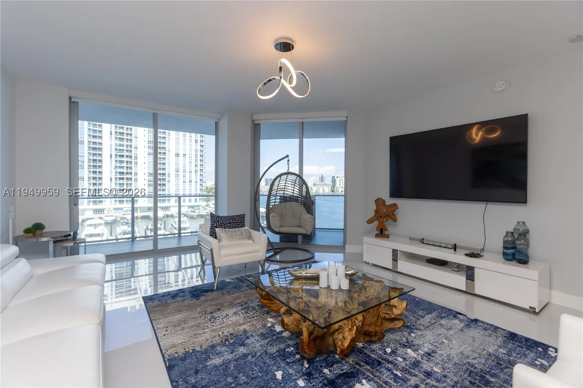 17111 Biscayne Blvd #505, North Miami Beach: photo 1 of 34