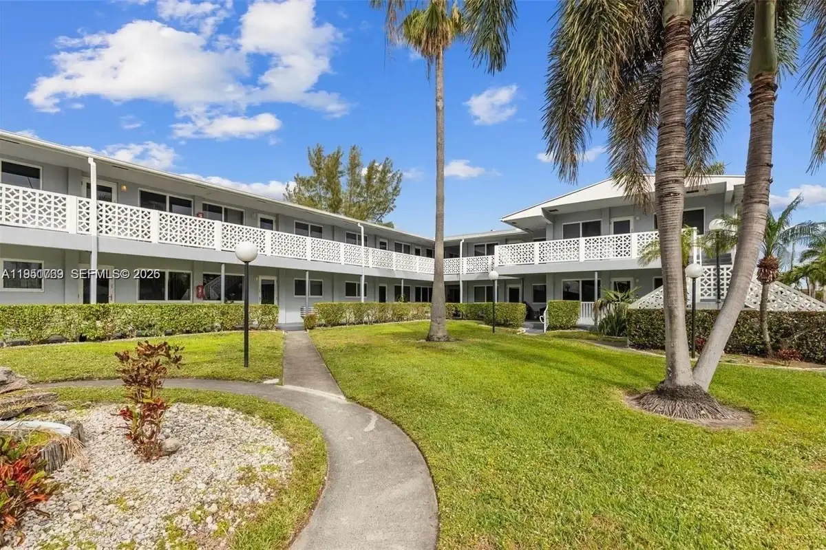 600 Layne Blvd #130, Hallandale Beach: photo 1 of 11