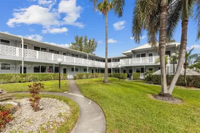 600 Layne Blvd #130, Hallandale Beach: photo 1 of 11