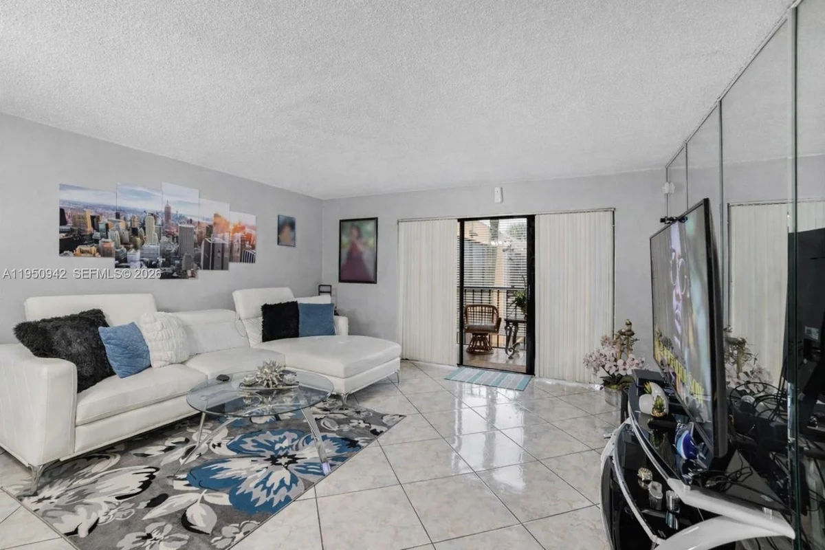 8415 SW 107th Ave #323W, Miami: photo 1 of 33