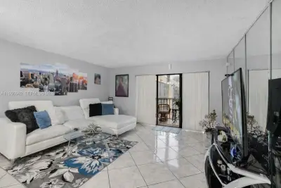 8415 SW 107th Ave #323W, Miami: photo 1 of 33