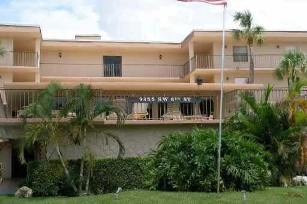 9355 SW 8th St #103, Boca Raton: photo 1 of 10