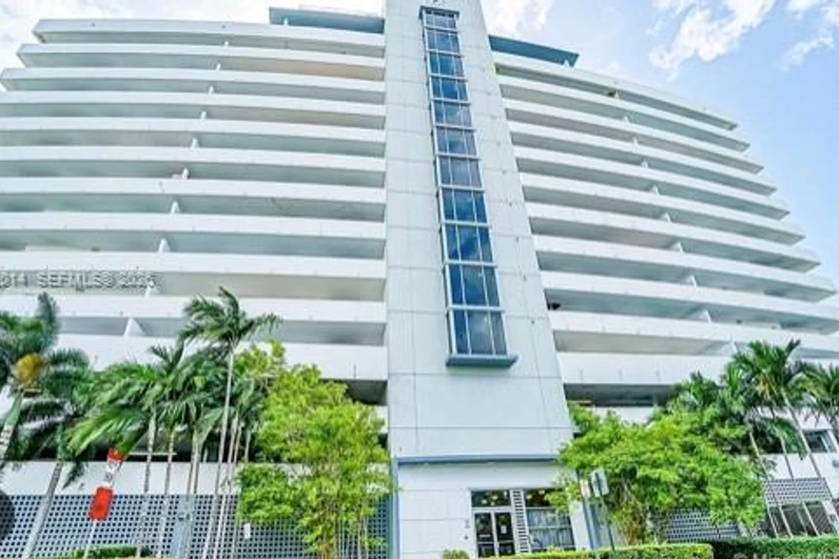 36 NW 6th Ave #603, Miami: photo 1 of 7