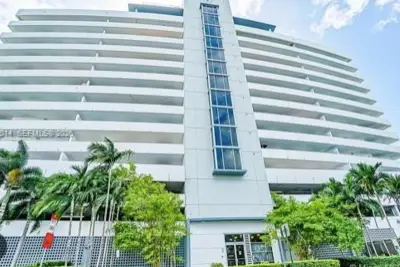 36 NW 6th Ave #603, Miami: photo 1 of 7