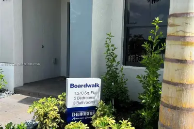 417 NE 1st Dr, Florida City: photo 1 of 14