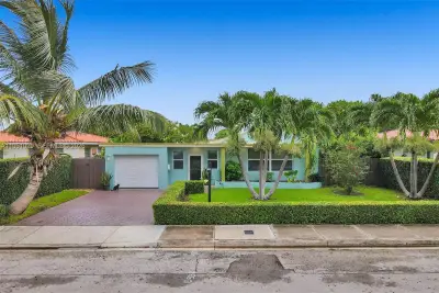 7525 W Treasure Dr, North Bay Village: photo 1 of 63