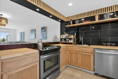 3960 Oaks Clubhouse Dr, Pompano Beach: photo 1 of 58