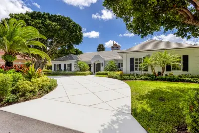 124 Woodbridge Rd, Palm Beach: photo 1 of 40