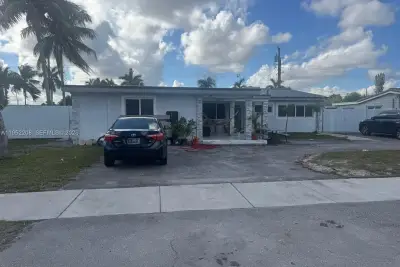 19700 NW 6th Pl, Miami Gardens: photo 1 of 29