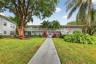 262 Ventnor R, Deerfield Beach: photo 1 of 57