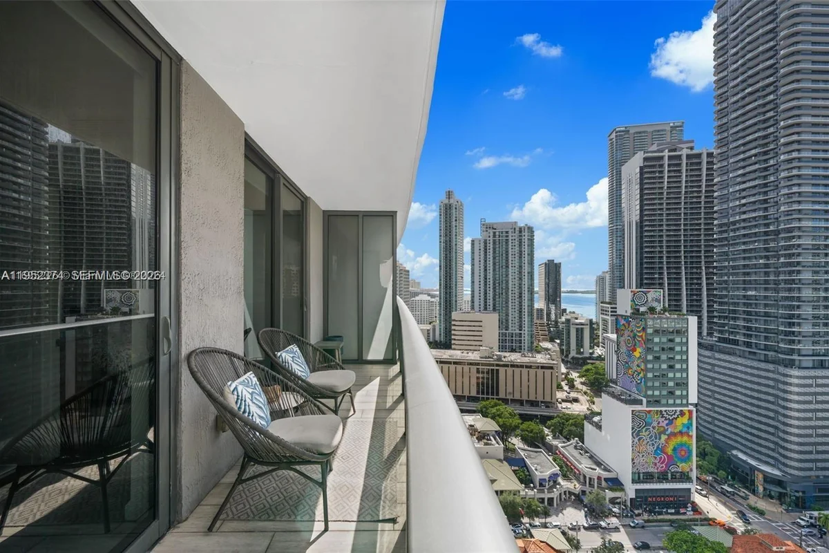 55 SW 9th St #2305, Miami: photo 1 of 23