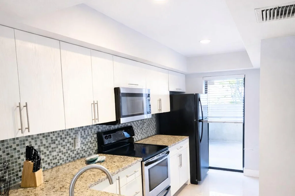 11596 NW 45th St #4, Coral Springs: photo 1 of 19