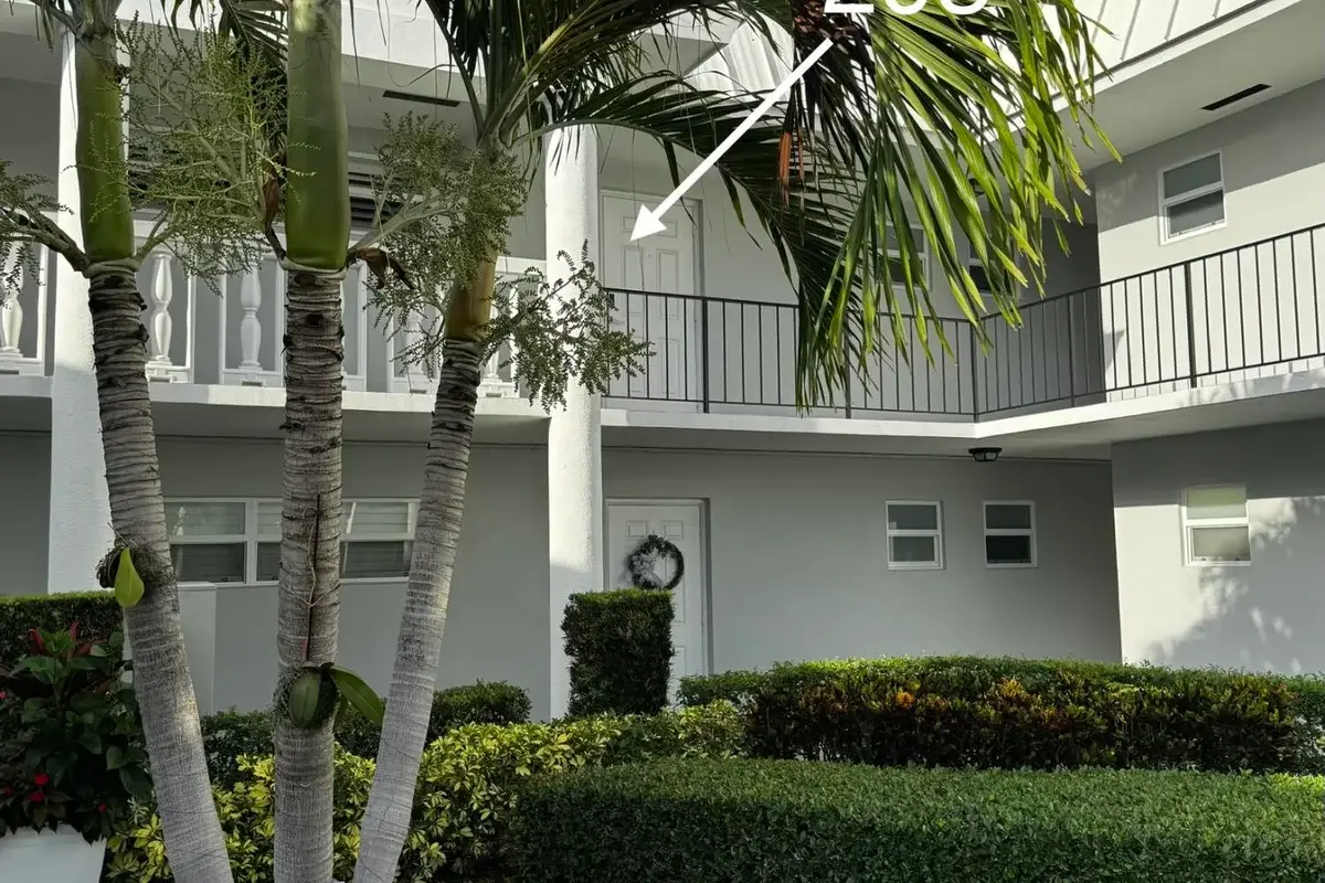 32 Colonial Club Dr #203, Boynton Beach: photo 1 of 47