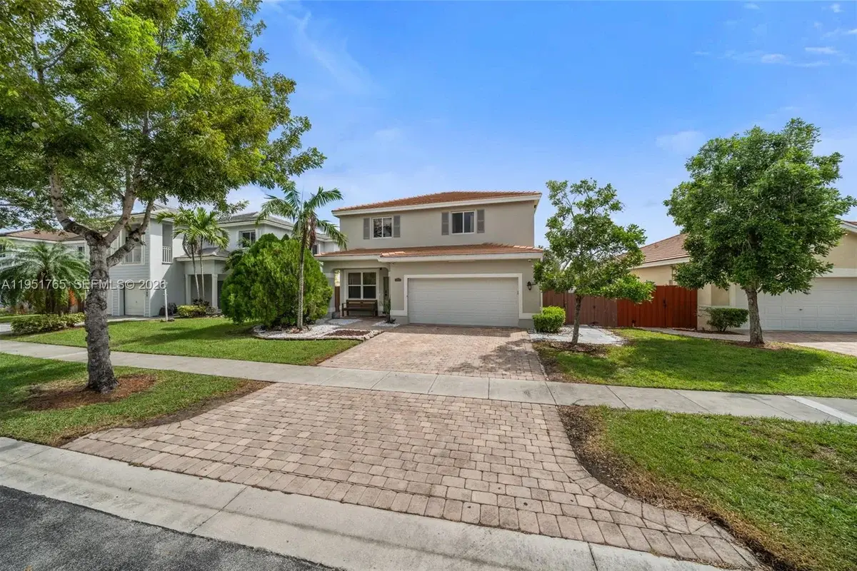 507 SE 31st Ave, Homestead: photo 1 of 35