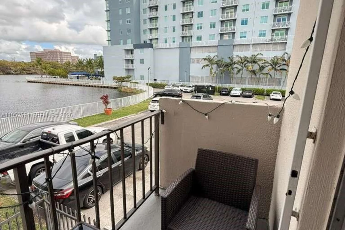 5501 NW 7th St #E207, Miami: photo 1 of 14