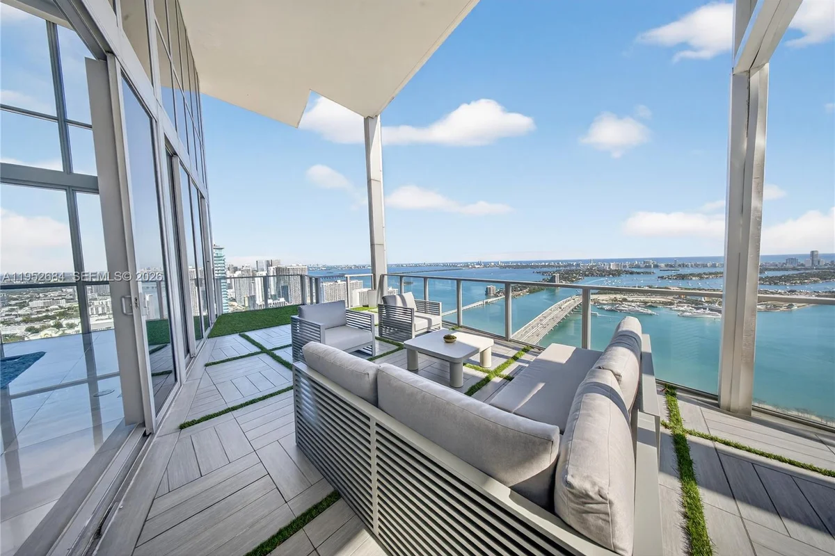 1100 Biscayne Blvd #5306, Miami: photo 1 of 80