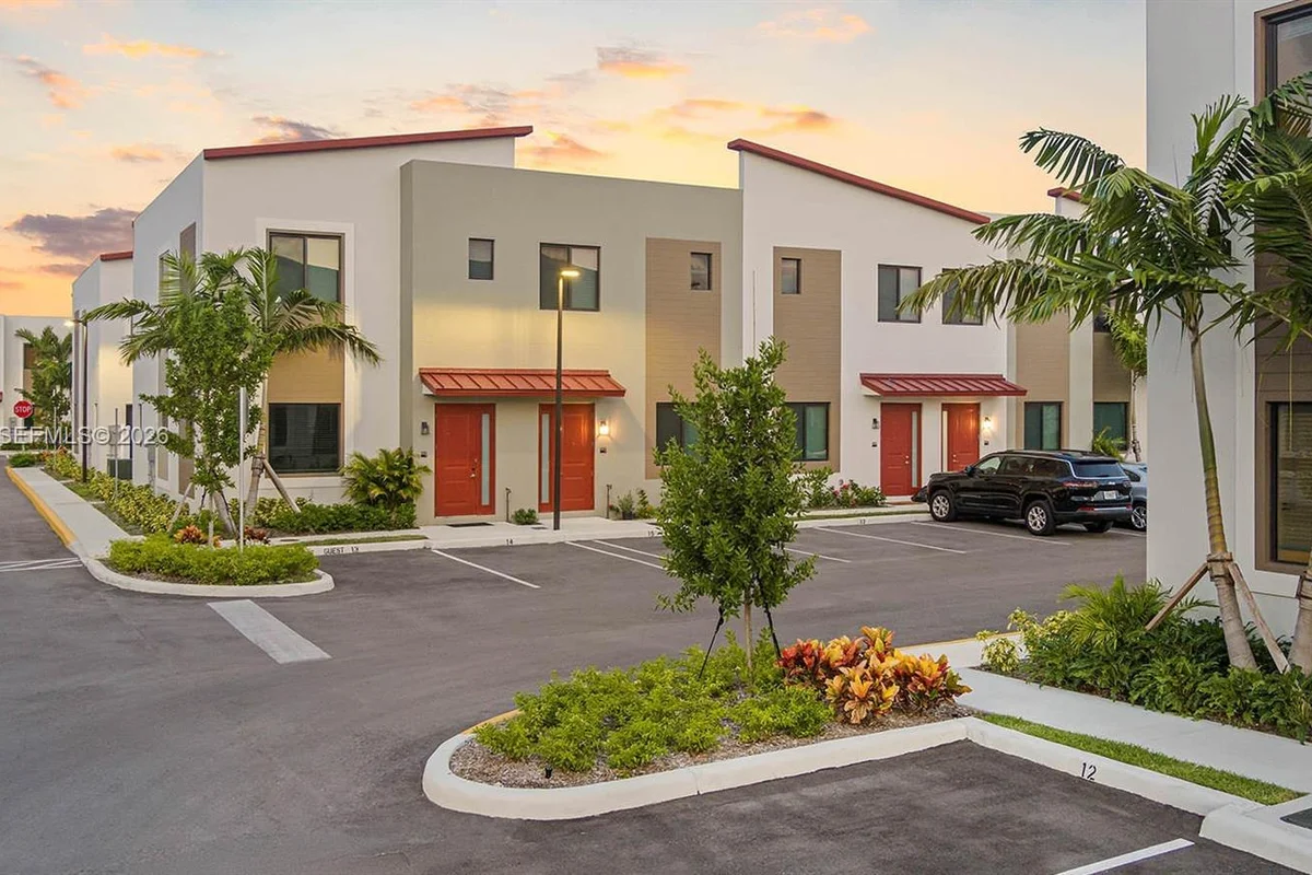1001 NE 58th St #B1, Oakland Park: photo 1 of 47