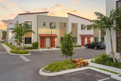 1001 NE 58th St #B1, Oakland Park: photo 1 of 47