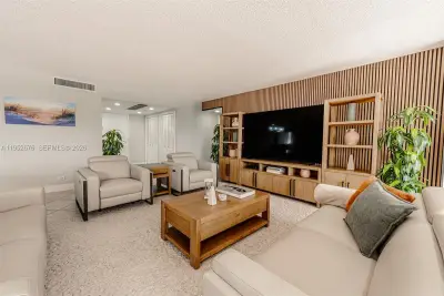 1800 NE 114th St #909, Miami: photo 1 of 80
