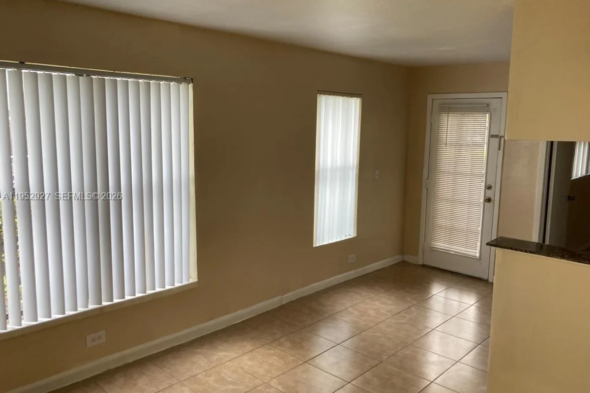 8705 NW 39th St, Sunrise: photo 1 of 13