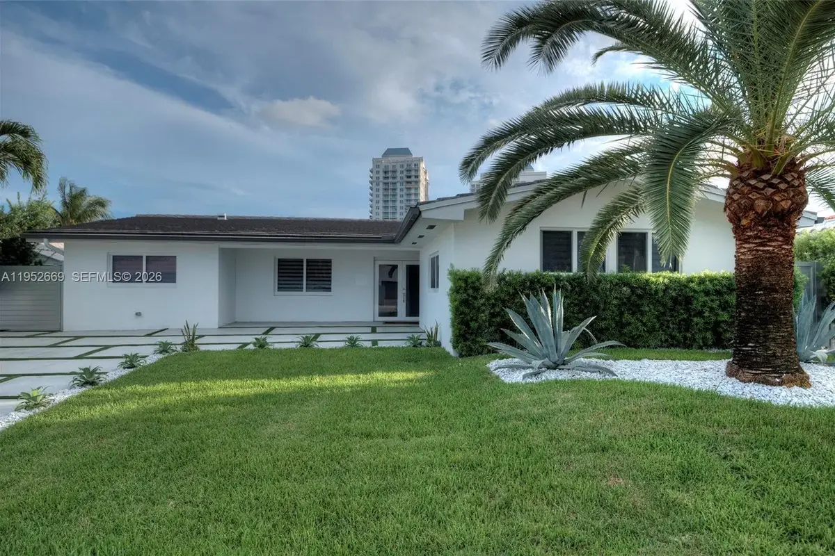 1250 NE 82nd St, Miami: photo 1 of 87