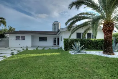 1250 NE 82nd St, Miami: photo 1 of 87