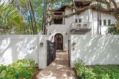 4191 Lybyer Ave, Miami: photo 1 of 56