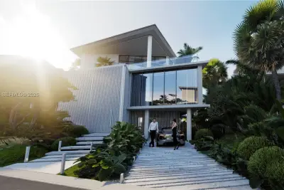 7111 NE 10 Ave, Miami: photo 1 of 14