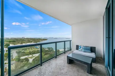 601 NE 36th St #1704, Miami: photo 1 of 19