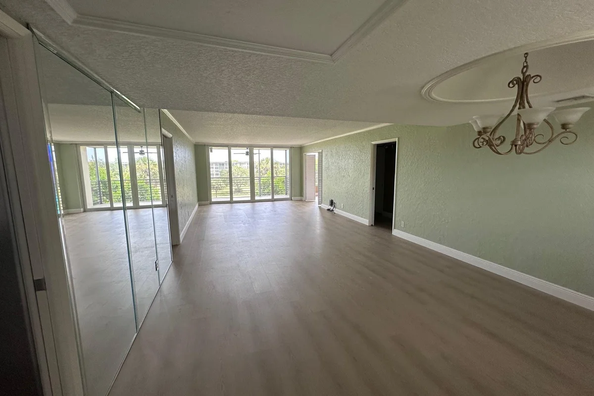 3850 Oaks Clubhouse Dr #403, Pompano Beach: photo 1 of 20