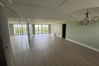 3850 Oaks Clubhouse Dr #403, Pompano Beach: photo 1 of 20