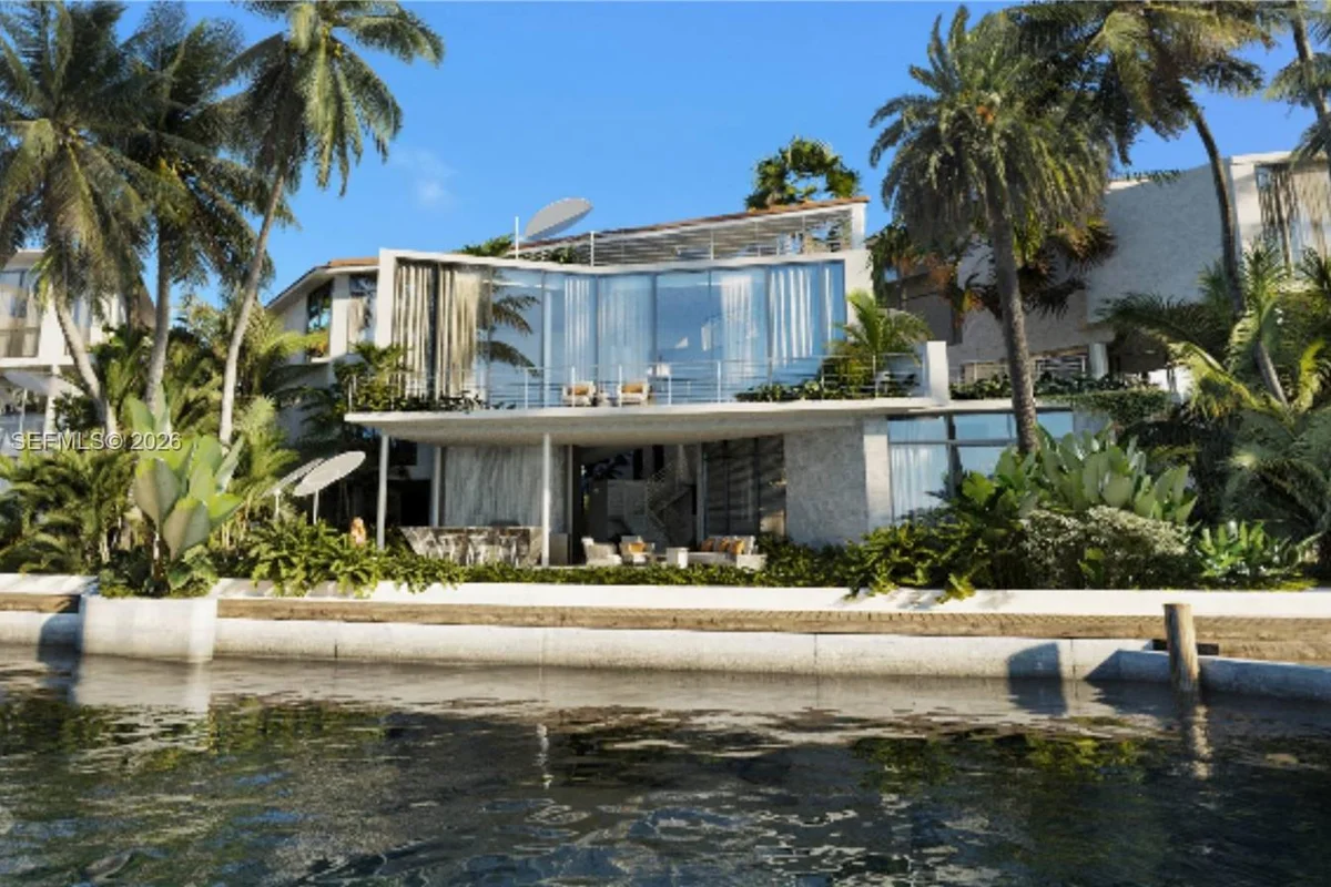 7115 NE 10th Ave, Miami: photo 1 of 14