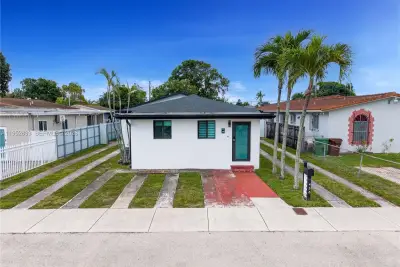 458 E 20th St, Hialeah: photo 1 of 54