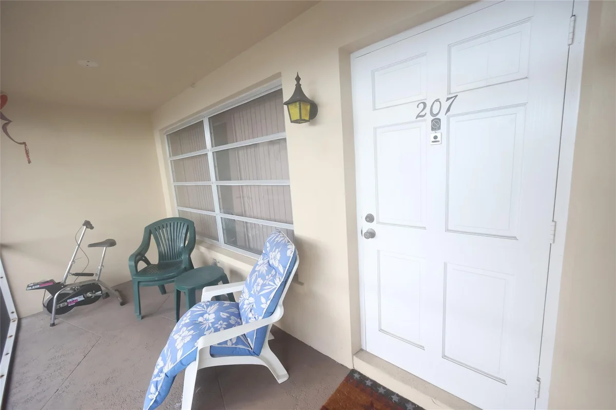 601 Pine Dr #207, Pompano Beach: photo 1 of 21