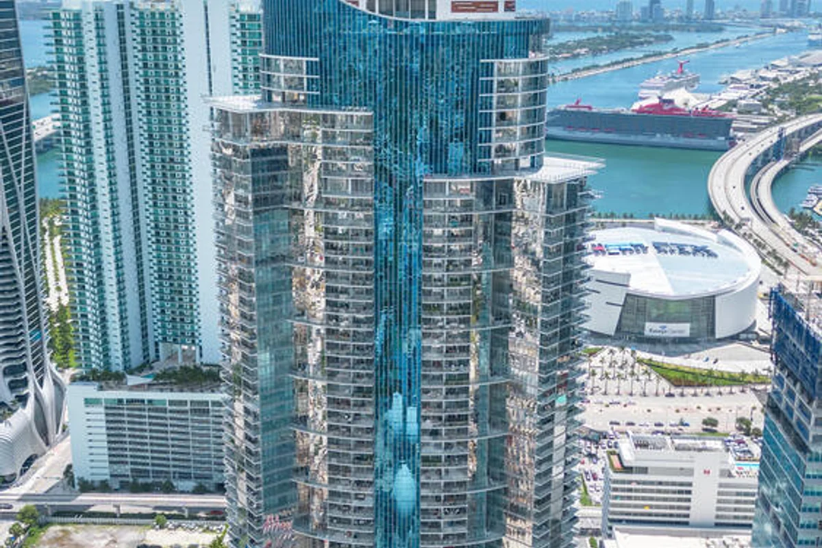 851 NE 1st Ave #306, Miami: photo 1 of 32