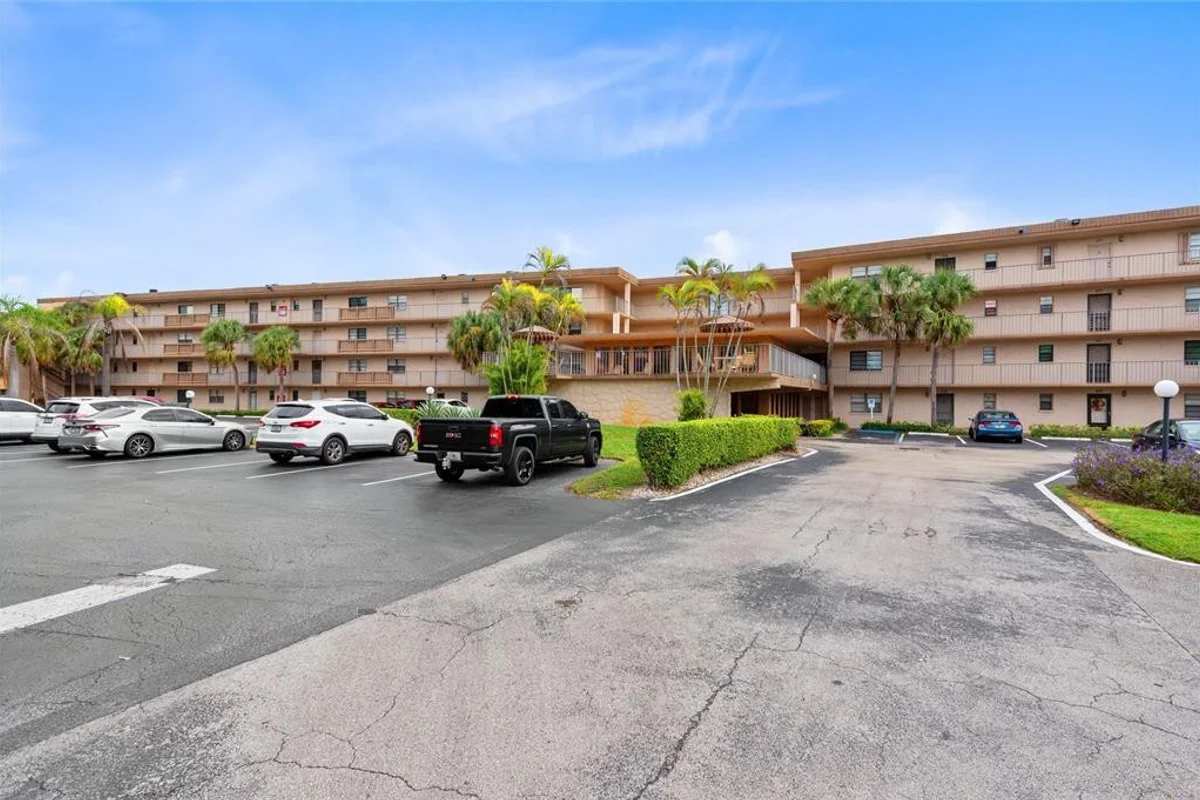 9300 SW 8th St #422, Boca Raton: photo 1 of 38