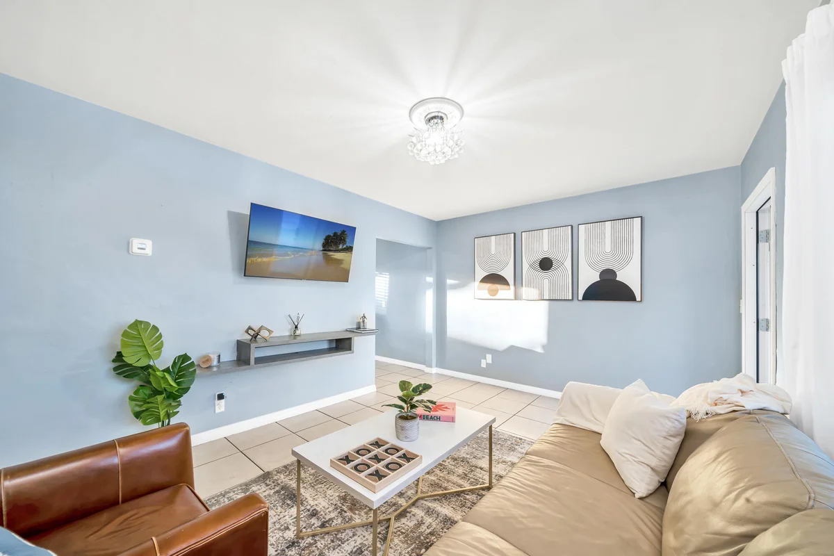 3331 Lake Ave, West Palm Beach: photo 1 of 31