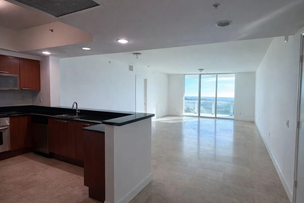 14951 Royal Oaks Ln #1607, North Miami: photo 1 of 8