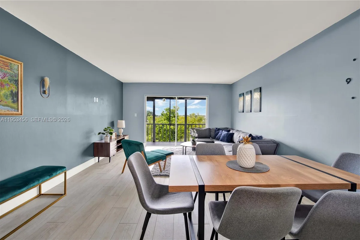 950 Hillcrest Dr #414, Hollywood: photo 1 of 35