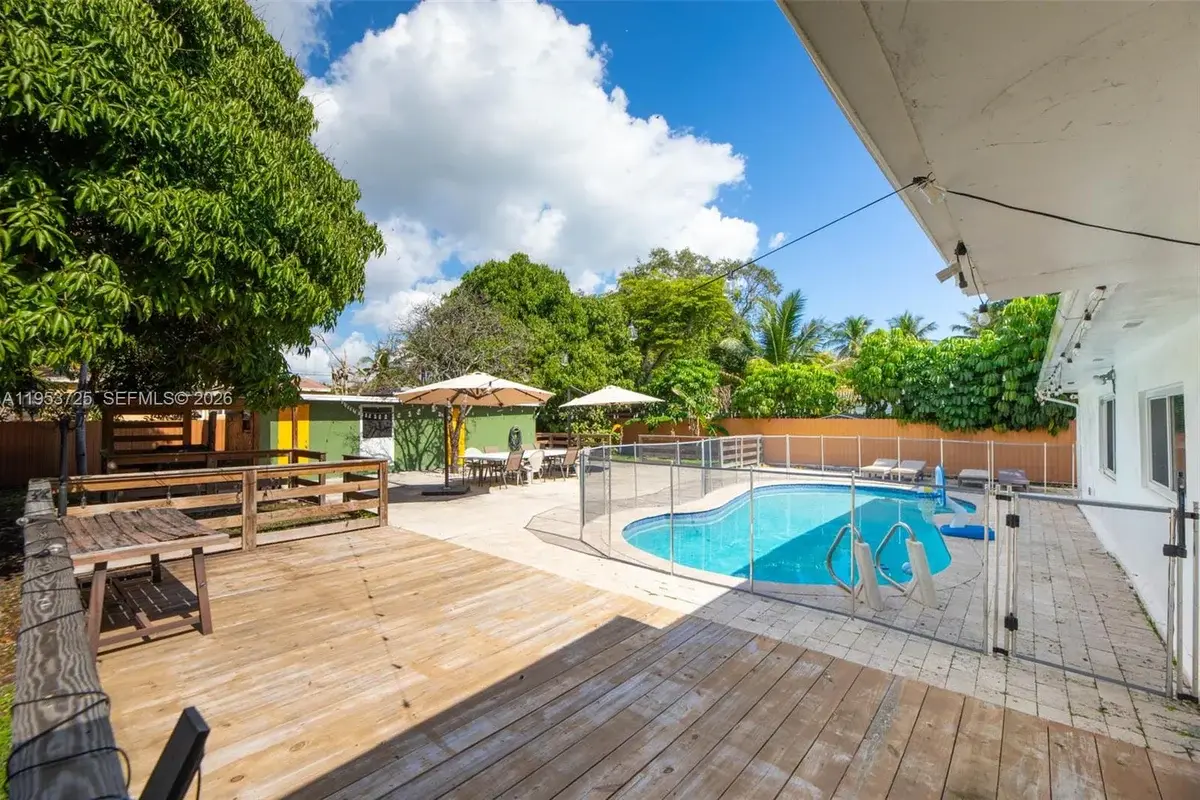 1765 NE 145th St, Miami: photo 1 of 67