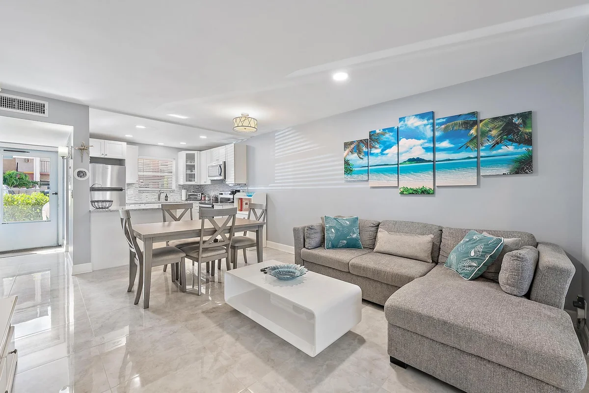 725 Lori Dr #111, Palm Springs: photo 1 of 20