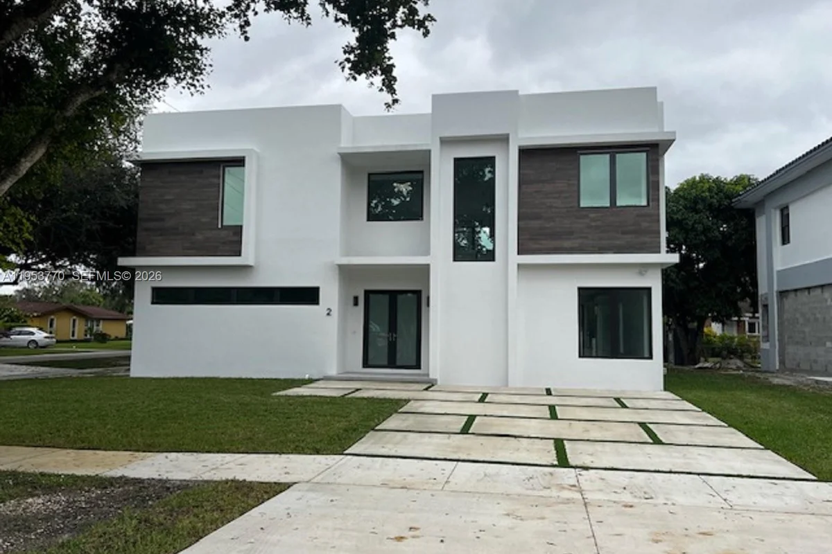 2 Hough Dr, Miami Springs: photo 1 of 24