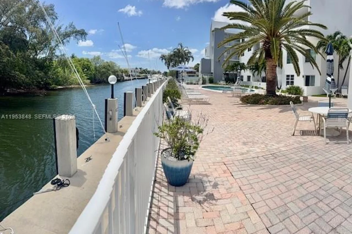 2850 NE 14th St Cswy #110B, Pompano Beach: photo 1 of 13