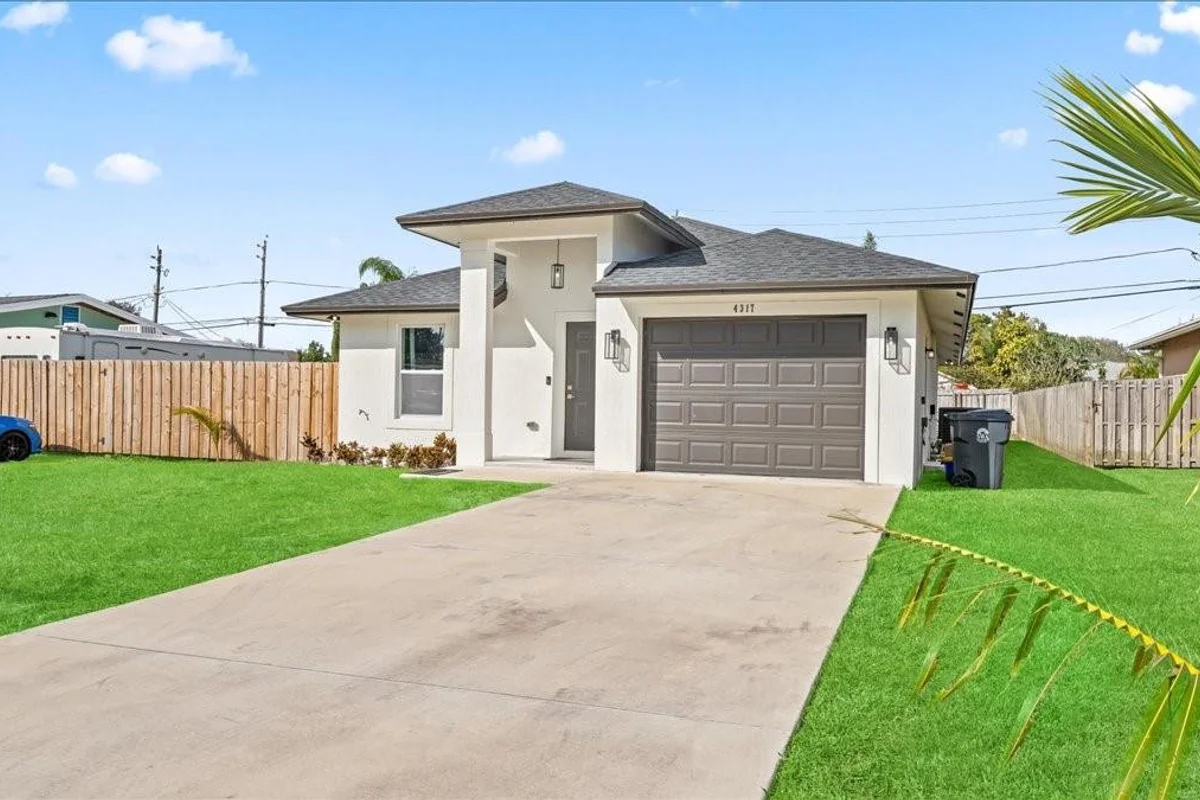 4317 Vicliff Rd, West Palm Beach: photo 1 of 37