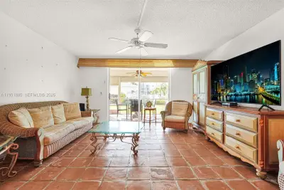 314 SE 10th St #103, Dania Beach: photo 1 of 76