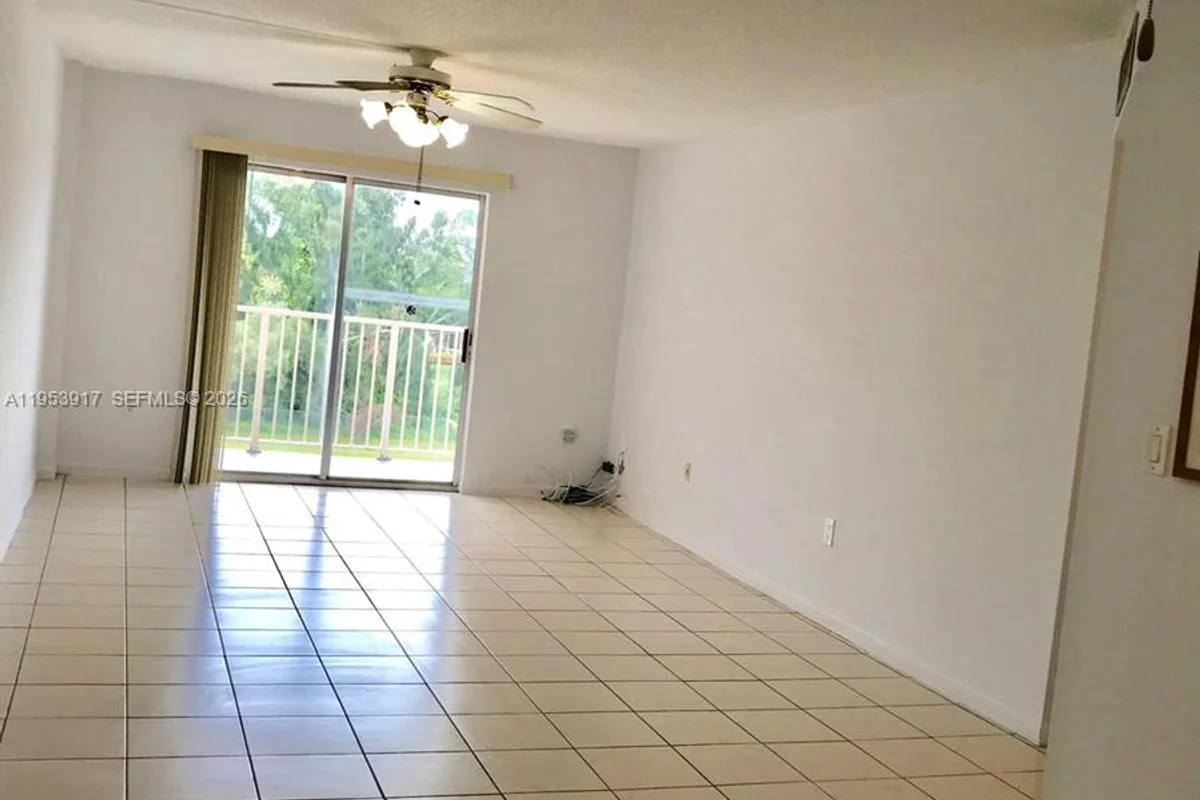 Condo in North Miami Beach: photo 1 of 5