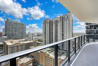 45 SW 9th St #1806, Miami: photo 1 of 62