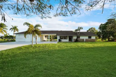 20000 SW 216th St, Miami: photo 1 of 46